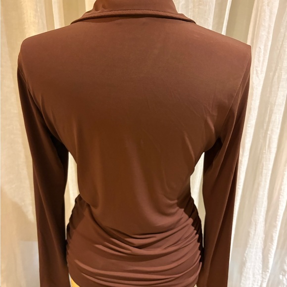 VENUS 
Brown Button-Down Ruched Top - Picture 3 of 4